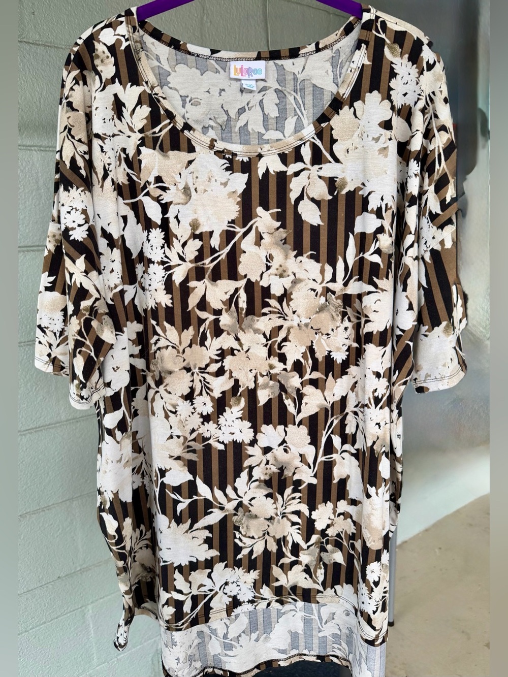 LuLaRoe  “Irma” Top (Retired Style)